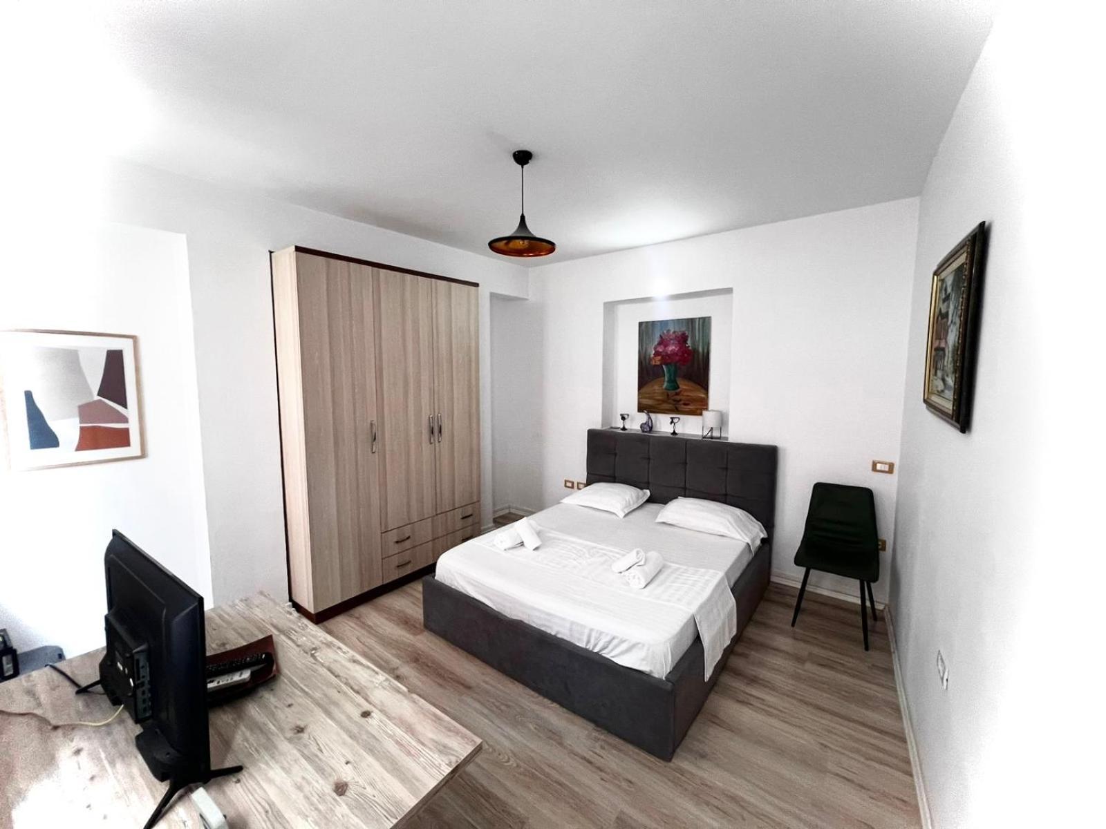 Budget Retreat Tirana & Studios Exterior photo